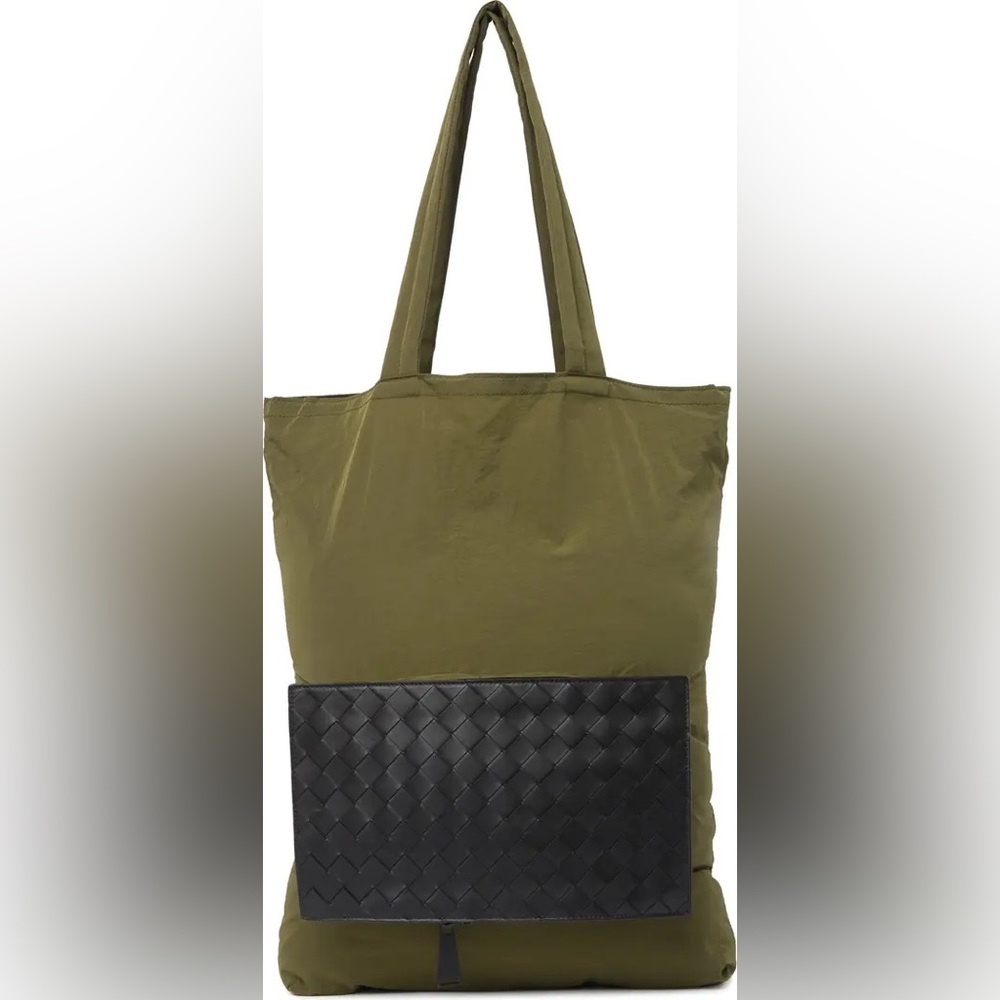 ❤️❤️❤️ Woven Panel Slim Tote Bag
BOTTEGA VENETA